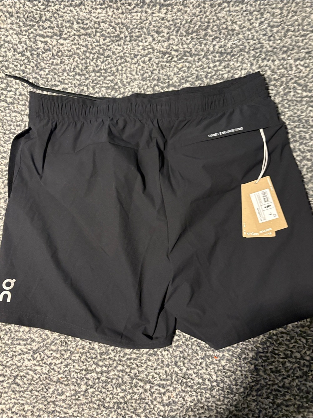 On Running Men’s Size L 5” Core Shorts in Black NWT! - Picture 8 of 10